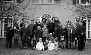 English children including Hendersons at home of Sylvia Warren