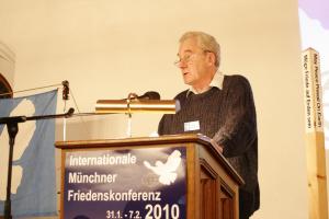 Michael Henderson speaking at the Munich International Peace Conference 