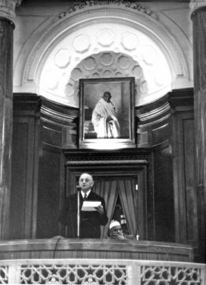 Frank Buchman addresses the Indian Parliament