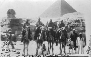 Franc Tilly (left) with other soldiers from the South African forces in Eqypt in 1941