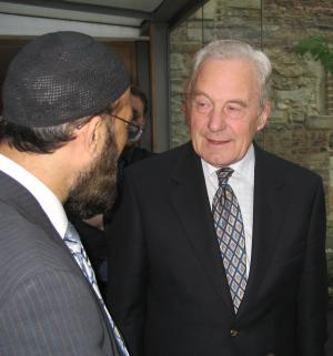 Michael Henderson talks with Imam Musharraf Hussain al-Azhari from Nottingham (Photo: Michael Smith)